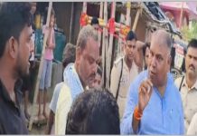 Bihar Flood: बाढ़ पीड़ितों से मिलने पहुंचे JDU विधायक का भारी विरोध, लोगों ने कहा – फोन करने पर नहीं मिलती मदद